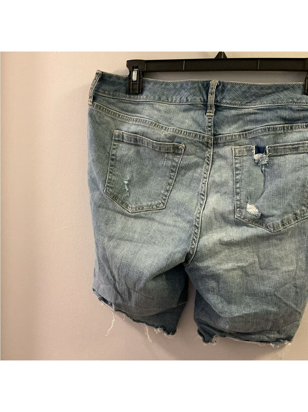Torrid Premium Ski High Skinny Bermuda Distressed Shorts Size 16 - Picture 8 of 12
